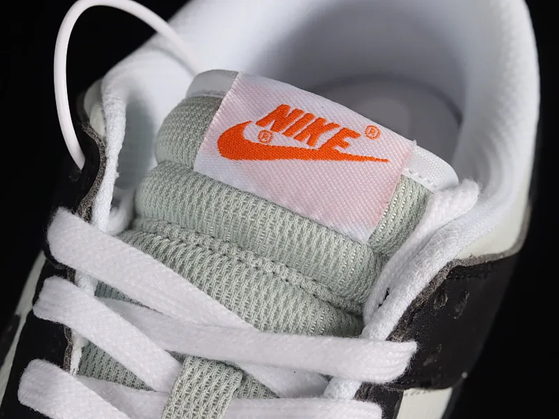 All Categories Nk SB Dunk Series Nk SB Dunk Low Low-top sneakers Cost-effective version Nk Dunk Low "Mini Orange Swoosh" SB low-top sports and leisure sneakers FN7808-001